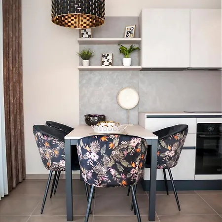 Salteria Iv Apartment *